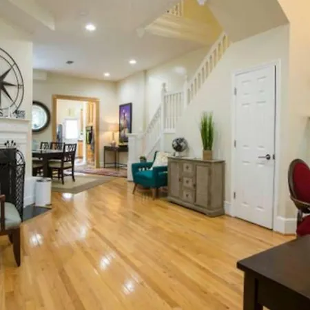 Villa Convention Center/Logan Circle Large Cozy House.